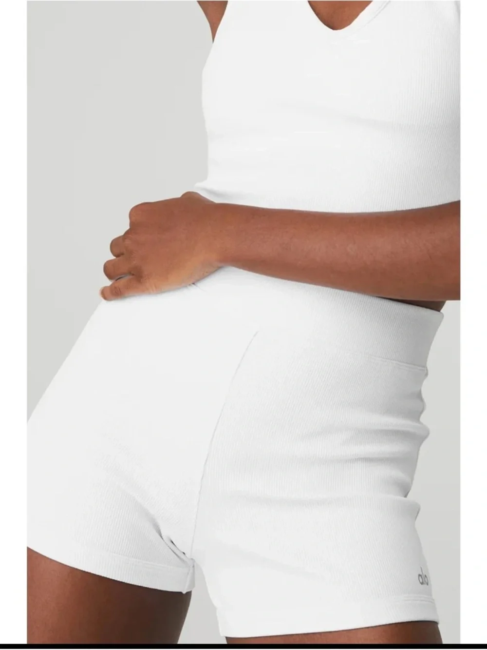 ALO YOGA GODDESS RIBBED HIGH-WAIST HOT SHORT WHITE small NWOT